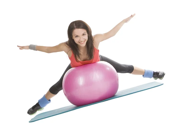 Attraktiv ung kvinna med fitness boll i stretching — Stockfoto