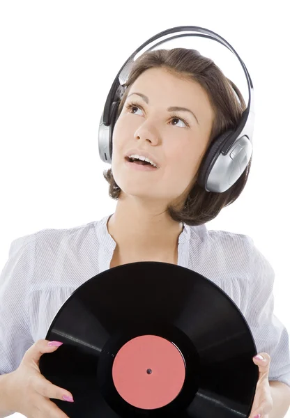 Šťastné bruneta v sluchátka s vinyl záznam přes bílý — Stock fotografie