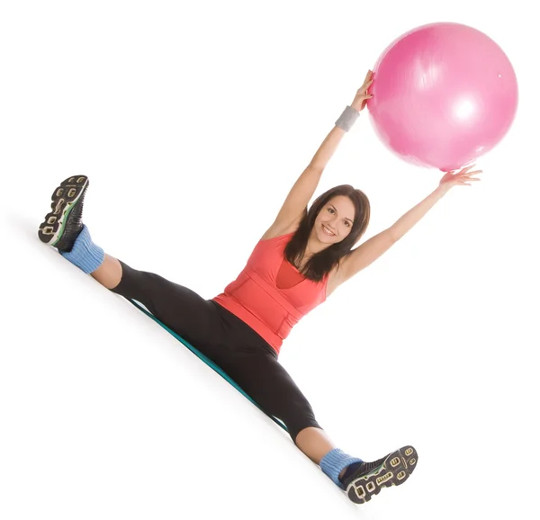 Menina jovem atraente com bola de fitness no alongamento — Fotografia de Stock