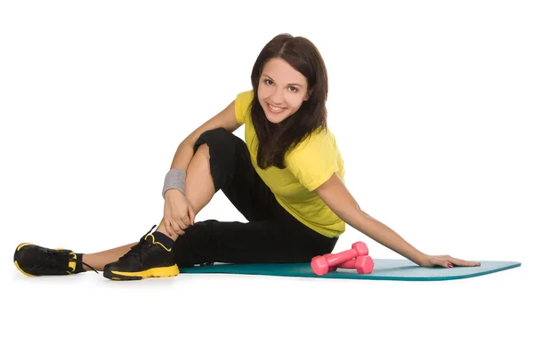 Aantrekkelijke jonge vrouw met fitness halters in sportcentrum — Stockfoto
