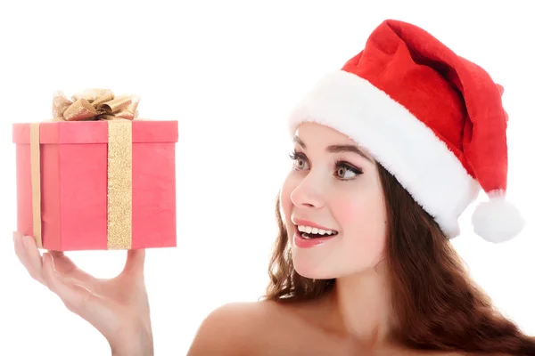 Vrolijke santa helper meisje met een doos van de gift. — Stockfoto