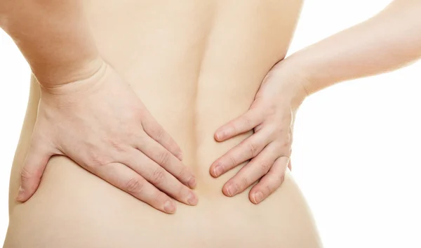 Mujer masajeando dolor de espalda aislado sobre fondo blanco — Foto de Stock