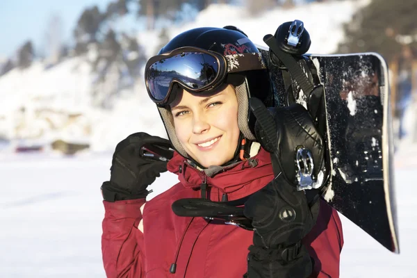 Junge erwachsene Snowboarderin — Stockfoto