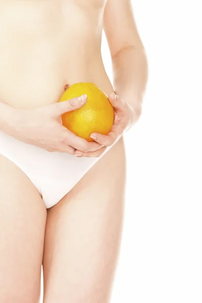 オレンジと女性の体 白い背景で隔離 — ストック写真