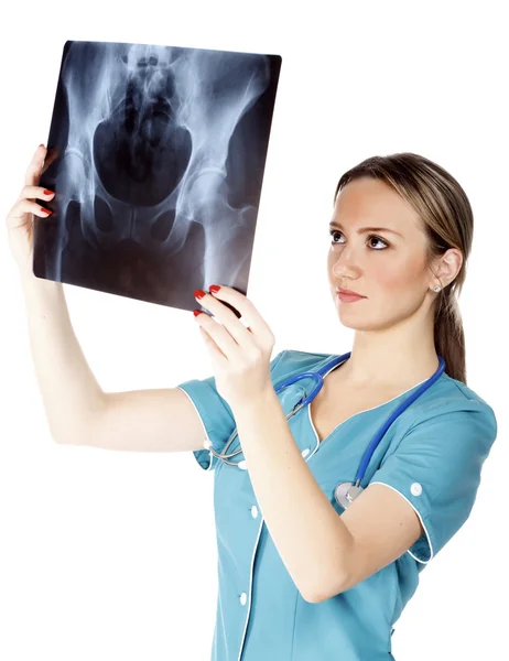 Женщина Врач Проверяющая Рентгеновское Изображение Выделена Белом Фоне — стоковое фото