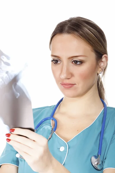 Kadın doktor kontrol xray görüntü — Stok fotoğraf
