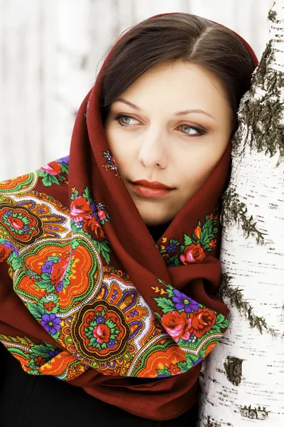 Gorgeous russian woman in shawl standing by the birch — Stock Photo, Image