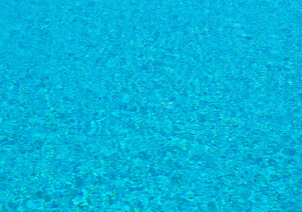 Абстрактний фон - блакитна вода в басейні — стокове фото