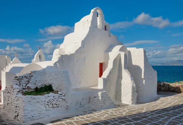 Famosa iglesia Paraportiani del siglo XIV en la isla de Mykonos en Grecia —  Fotos de Stock