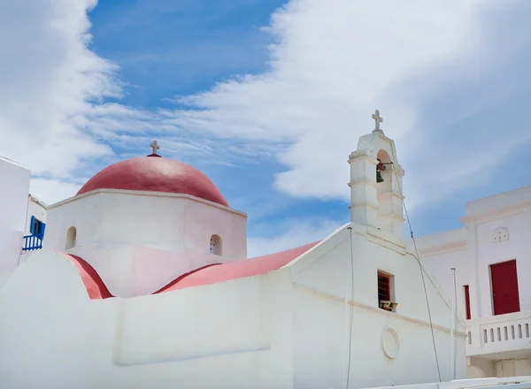La famosa iglesia en el paseo marítimo de Mykonos Chora . — Foto de Stock