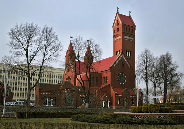 Katolická církev v centru minsk, Bělorusko. — Stock fotografie