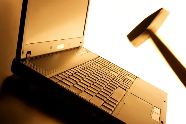 Laptop smash — Stockfoto