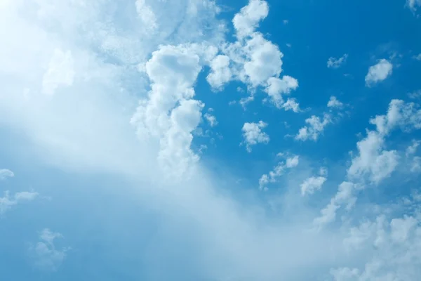 Parlak gökyüzü — Stok fotoğraf
