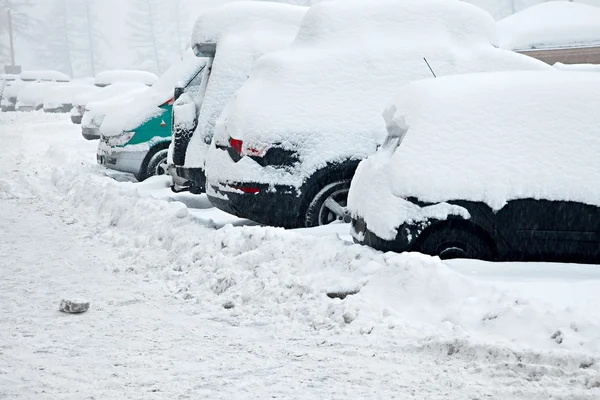 Estacionamento de inverno — Fotografia de Stock
