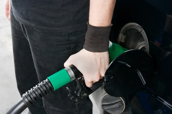 Bir Benzin Istasyonunda Bir Araç Yakıt Ikmali — Stok fotoğraf