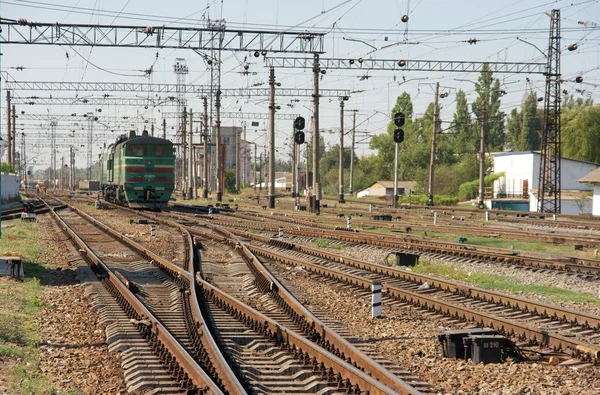 Sistema Ferroviário Complexo Com Locomotiva Verde — Fotografia de Stock