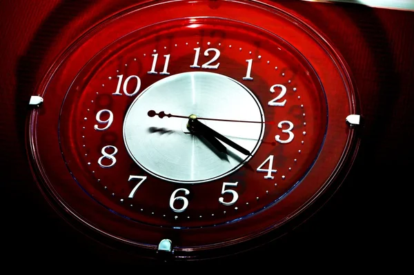 Reloj Analógico Rojo Luces Fuertes —  Fotos de Stock