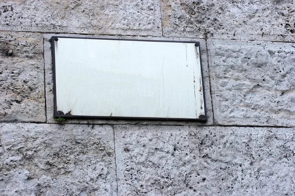 Schild an einer Wand — Stockfoto