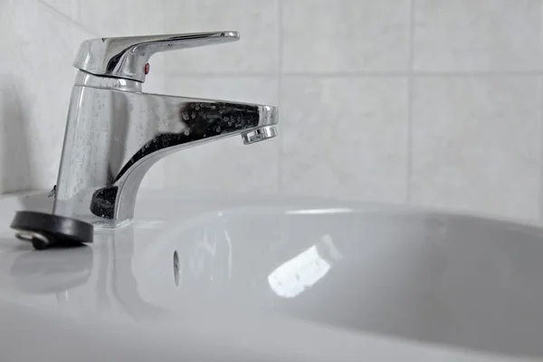 Tap and basin — Stock Photo, Image