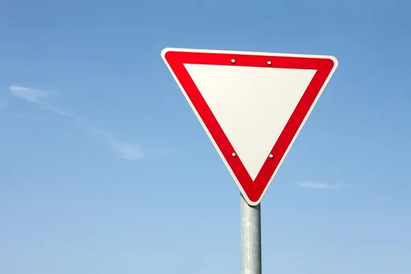 Yield sign — Stock Photo, Image