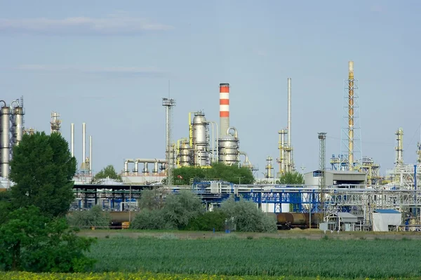 Нафтопереробний завод — стокове фото