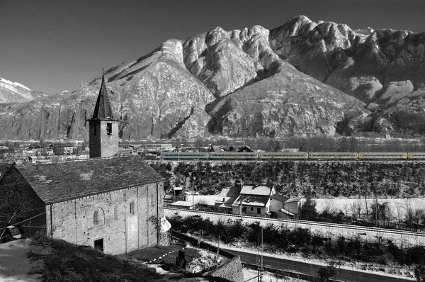 Igreja Alpina no inverno — Fotografia de Stock