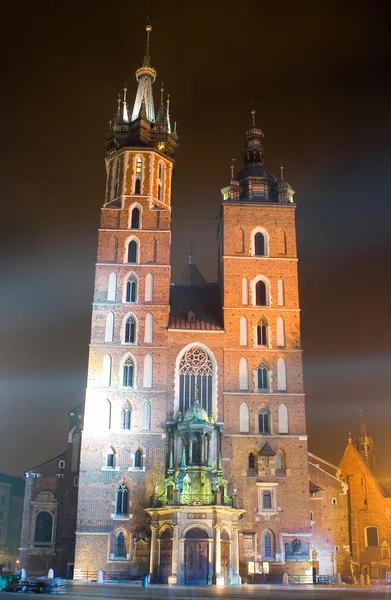 Saint Mary's kilise gece tarafından