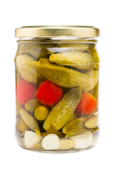 保留黄瓜和西红柿 玻璃罐与腌制蔬菜 — 图库照片