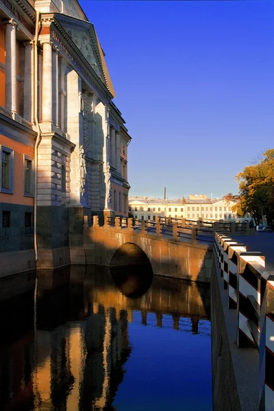Visa av Mikhailovskij-slottet, Sankt petersburg — Stockfoto
