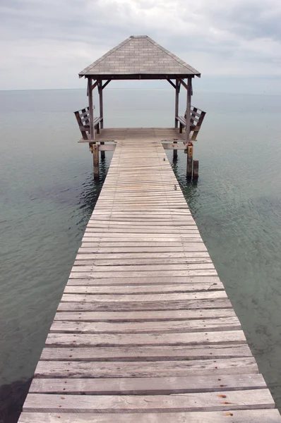 Pier with a beach hut on the end, placencia — Stock Photo, Image