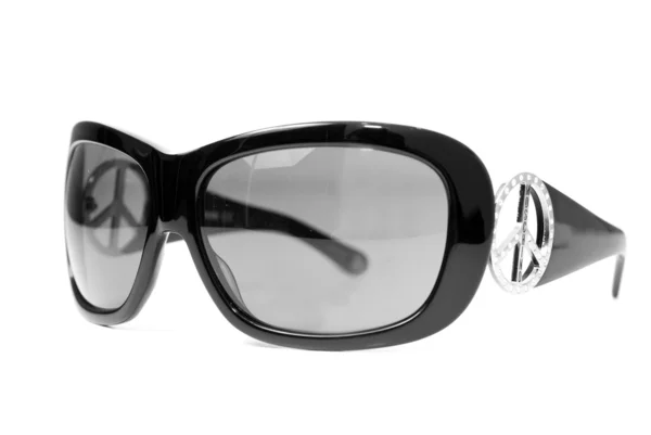 Óculos escuros femininos pretos isolados em branco — Fotografia de Stock