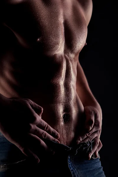 Sexy Muscular Homem Com Água Gotas Estômago — Fotografia de Stock