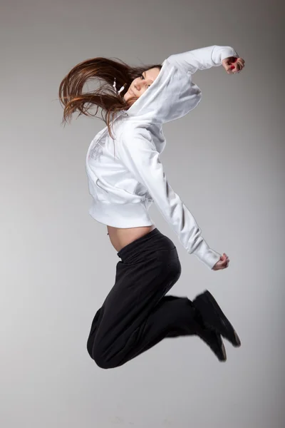 Atractiva mujer saltando — Foto de Stock