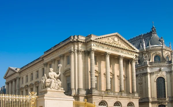 Palacio y estatua en Versalles —  Fotos de Stock