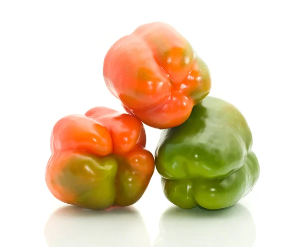 Tre gustosi peperoni su bianco — Foto Stock
