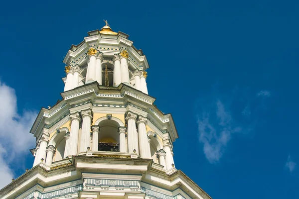 ベル タワーと青の曇り空 — ストック写真
