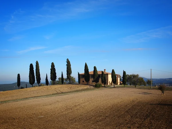 Tuscan house with cypress trees — Stock Photo, Image