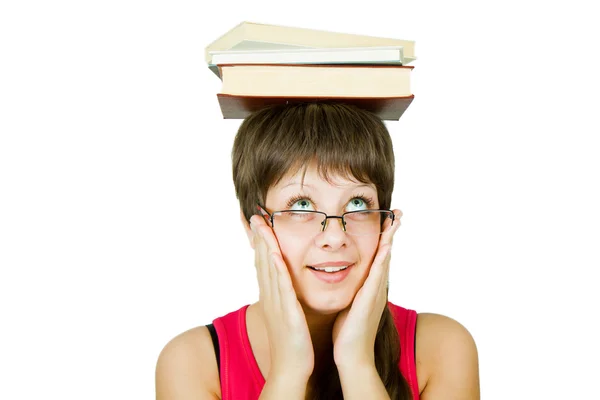 Dívka v brýlích s knihami na hlavu — Stock fotografie