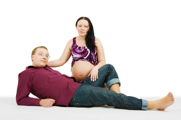 一对年轻夫妇。怀孕 — 图库照片