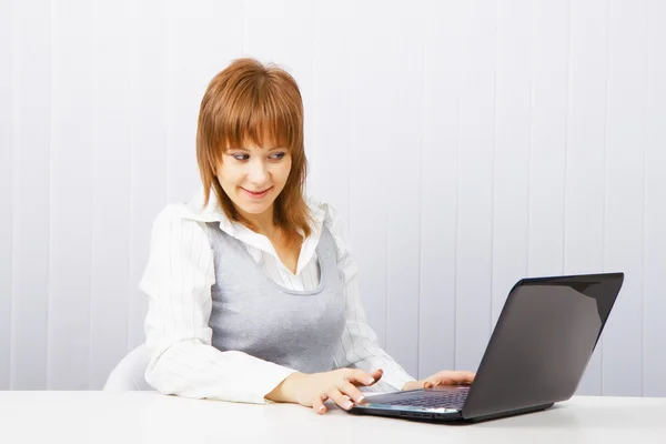Girl with surprise stares at the monitor laptop — Stock Photo, Image