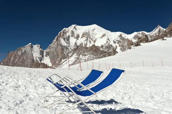 Deck-chairs beneath Mont Blanc — Stock Photo, Image