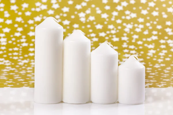 Quatro velas brancas — Fotografia de Stock