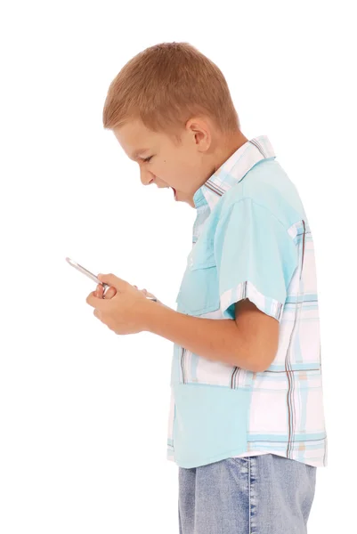 Genç bir çocuk cep telefonu öfkeyle haykırıyor. — Stok fotoğraf