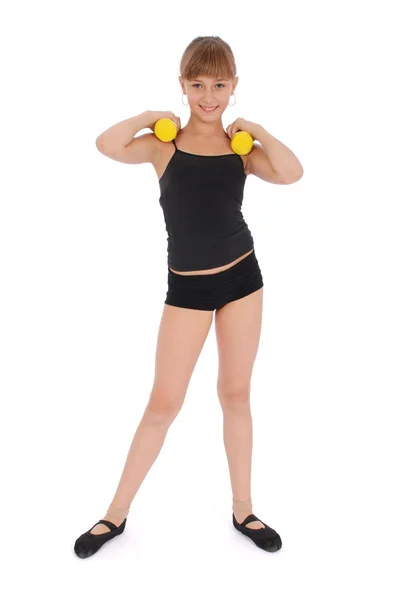 Тренажерный зал фитнес девушка тренирует свое тело с гантели — стоковое фото