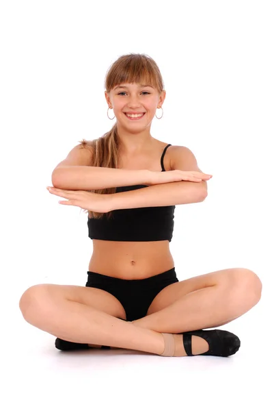 Ung flicka att göra yogaövningar — Stockfoto