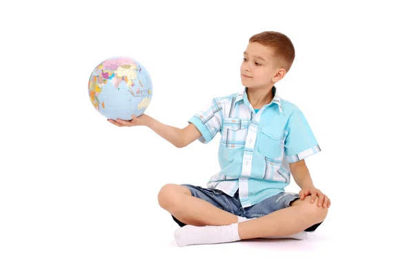 Chlapec drží zeměkoule — Stock fotografie