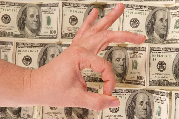 Χέρι σε φόντο των χρημάτων — Φωτογραφία Αρχείου