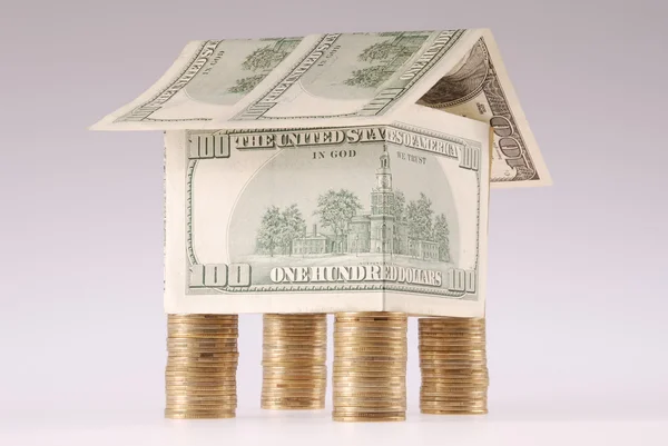 The house from dollars costs on coins — Stock Photo, Image