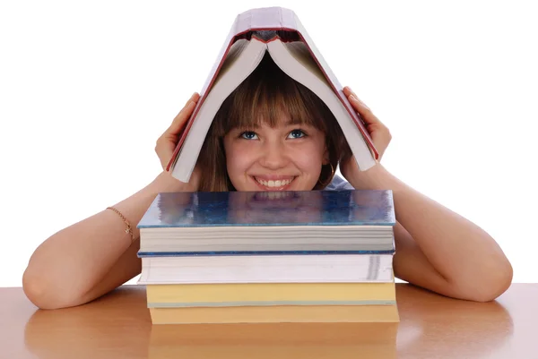 Dívka drží červenou knihu na hlavu — Stock fotografie