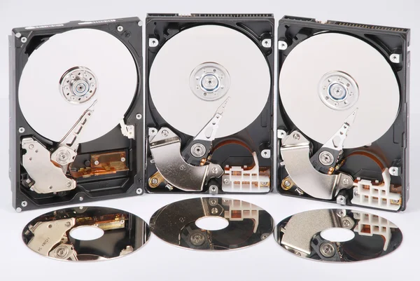 Many Open Hard drives. Are reflected in disks. — Stock Photo, Image
